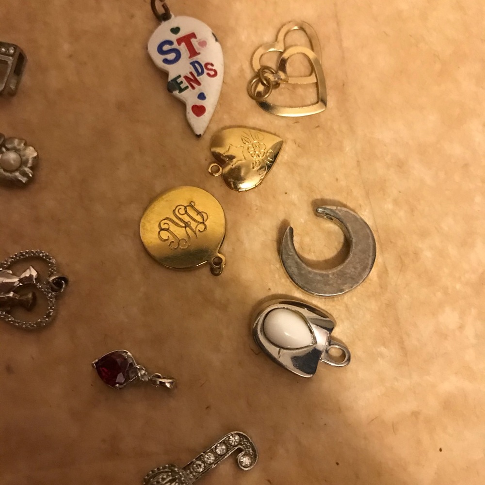 3 for 25.00 Lot of 15 Necklace Charms - Picture 6 of 8